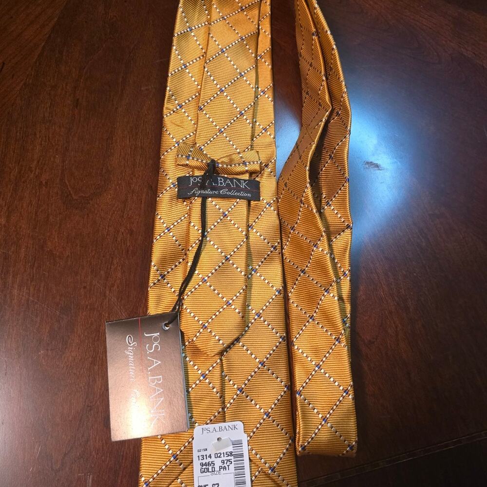 JOS. A. BANK Signature Collection Yellow Diamond Pattern Tie